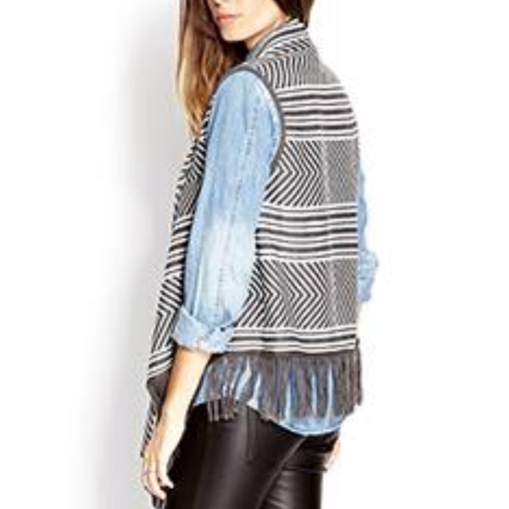 3/$12⭐️ Forever 21 Boho Sleeveless Poncho w/Fringe
